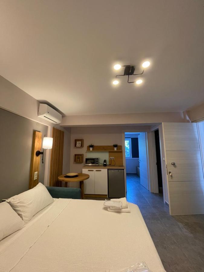 Isalos Suites Néa Péramos Εξωτερικό φωτογραφία