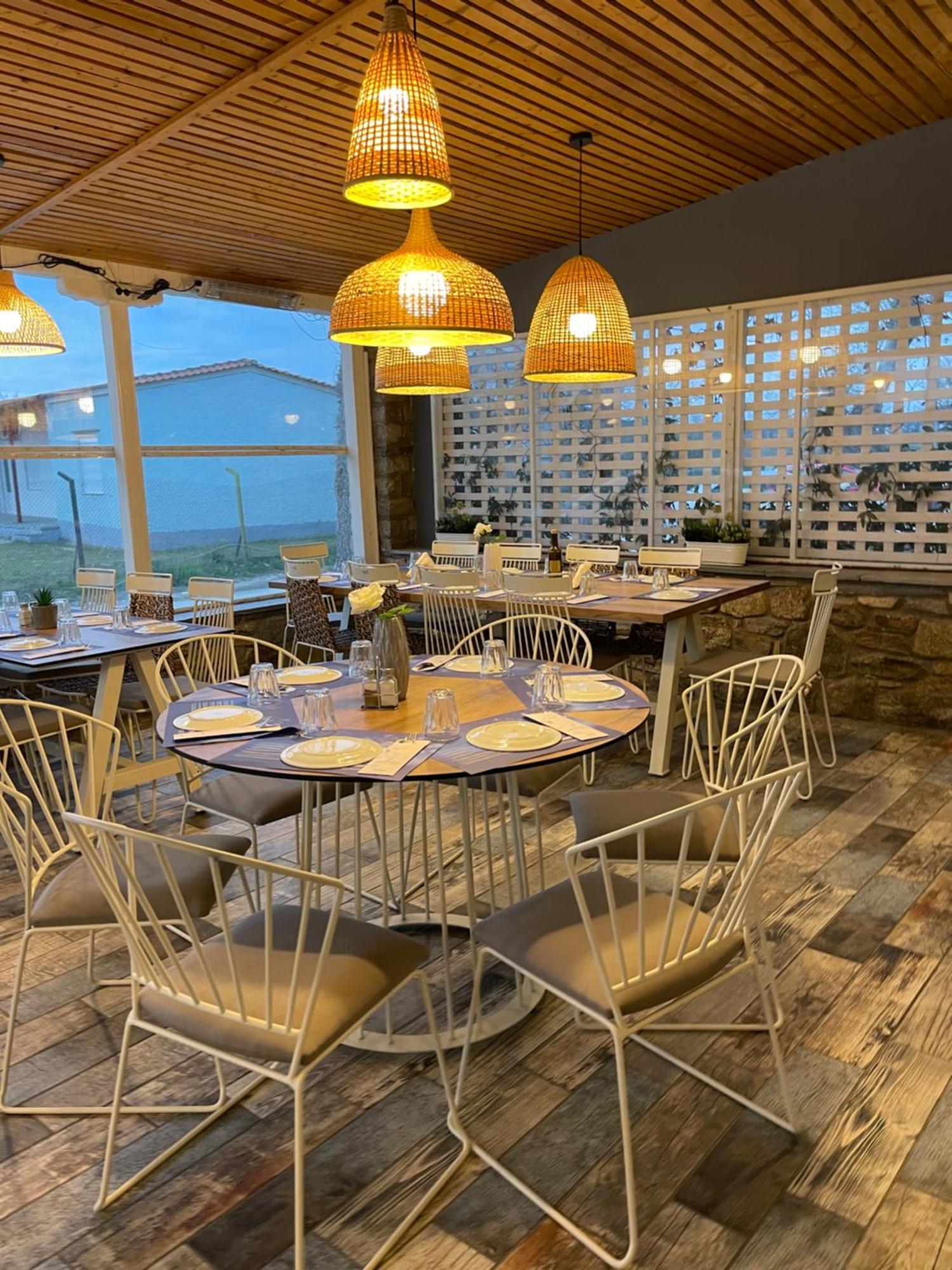 Isalos Suites Néa Péramos Εξωτερικό φωτογραφία