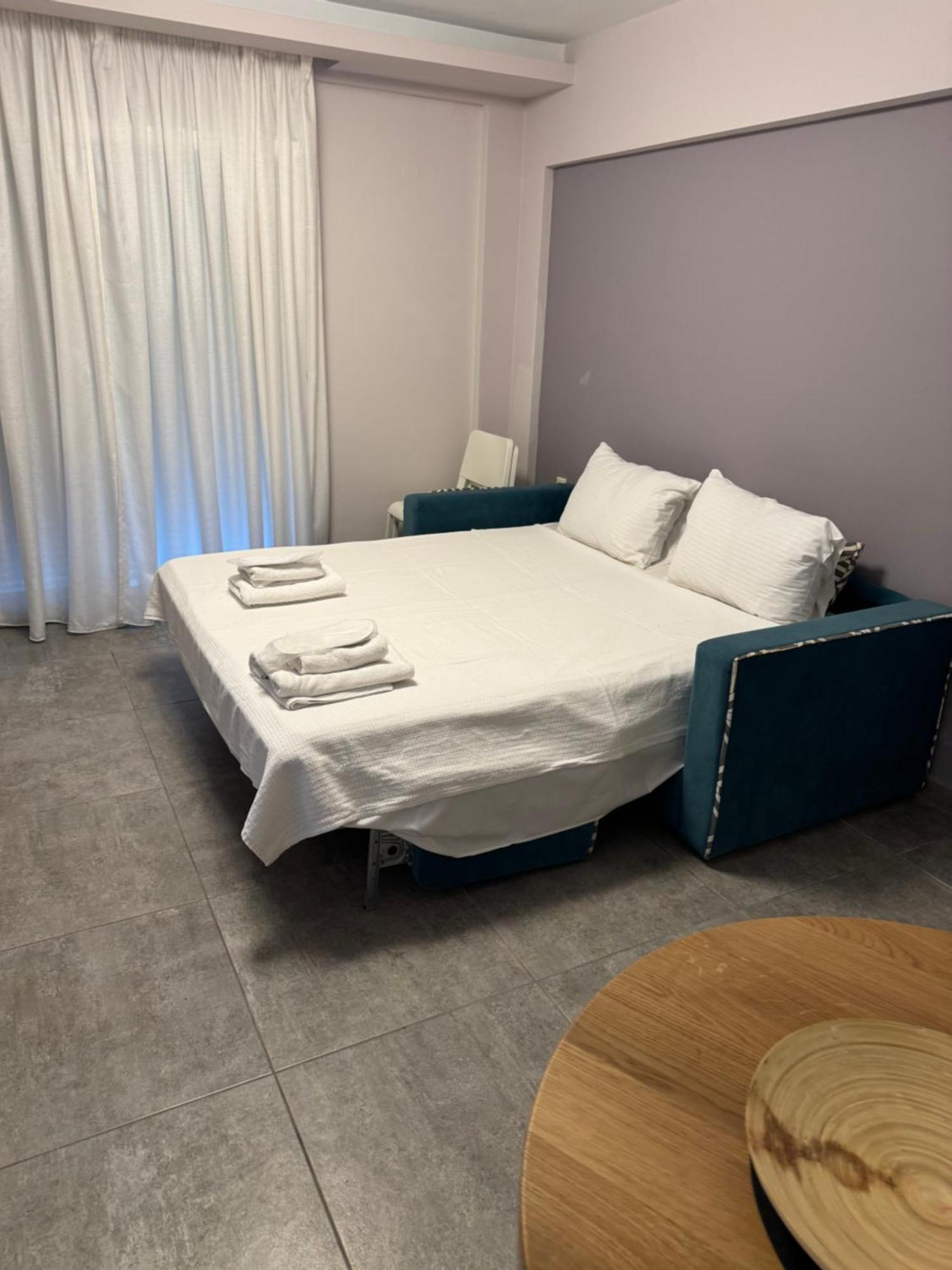 Isalos Suites Néa Péramos Εξωτερικό φωτογραφία