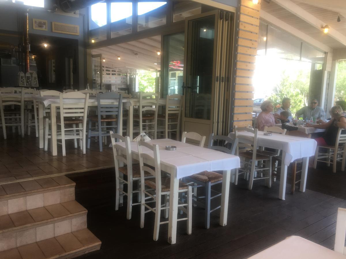 Isalos Suites Néa Péramos Εξωτερικό φωτογραφία