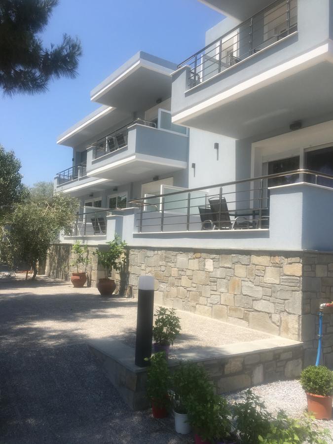 Isalos Suites Néa Péramos Εξωτερικό φωτογραφία
