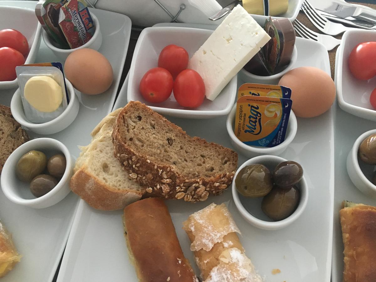 Isalos Suites Néa Péramos Εξωτερικό φωτογραφία