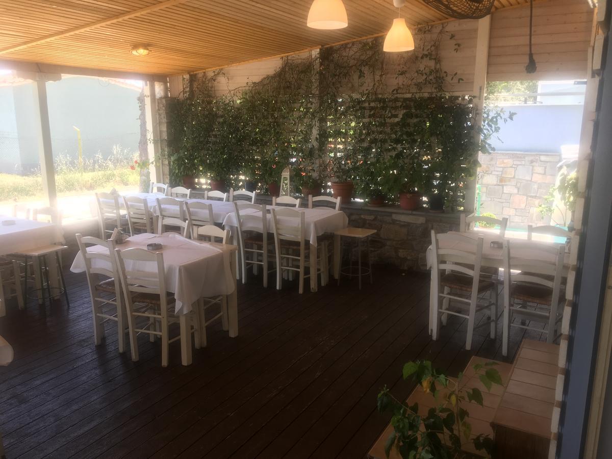 Isalos Suites Néa Péramos Εξωτερικό φωτογραφία