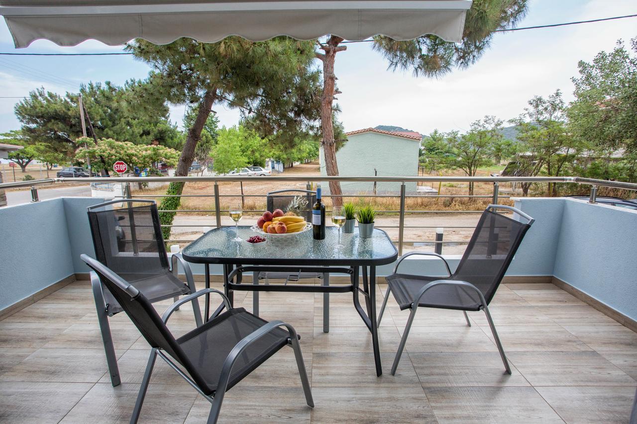 Isalos Suites Néa Péramos Εξωτερικό φωτογραφία