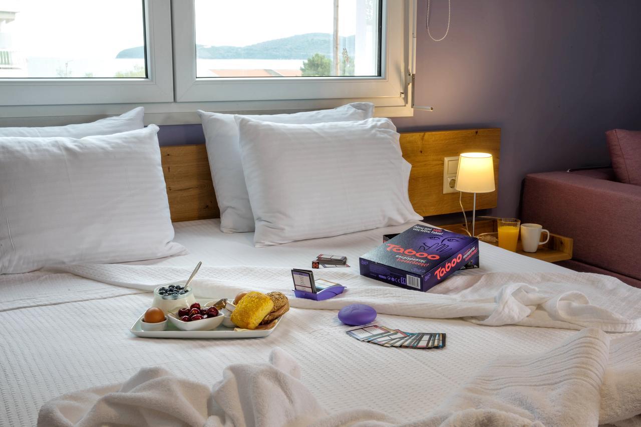 Isalos Suites Néa Péramos Εξωτερικό φωτογραφία