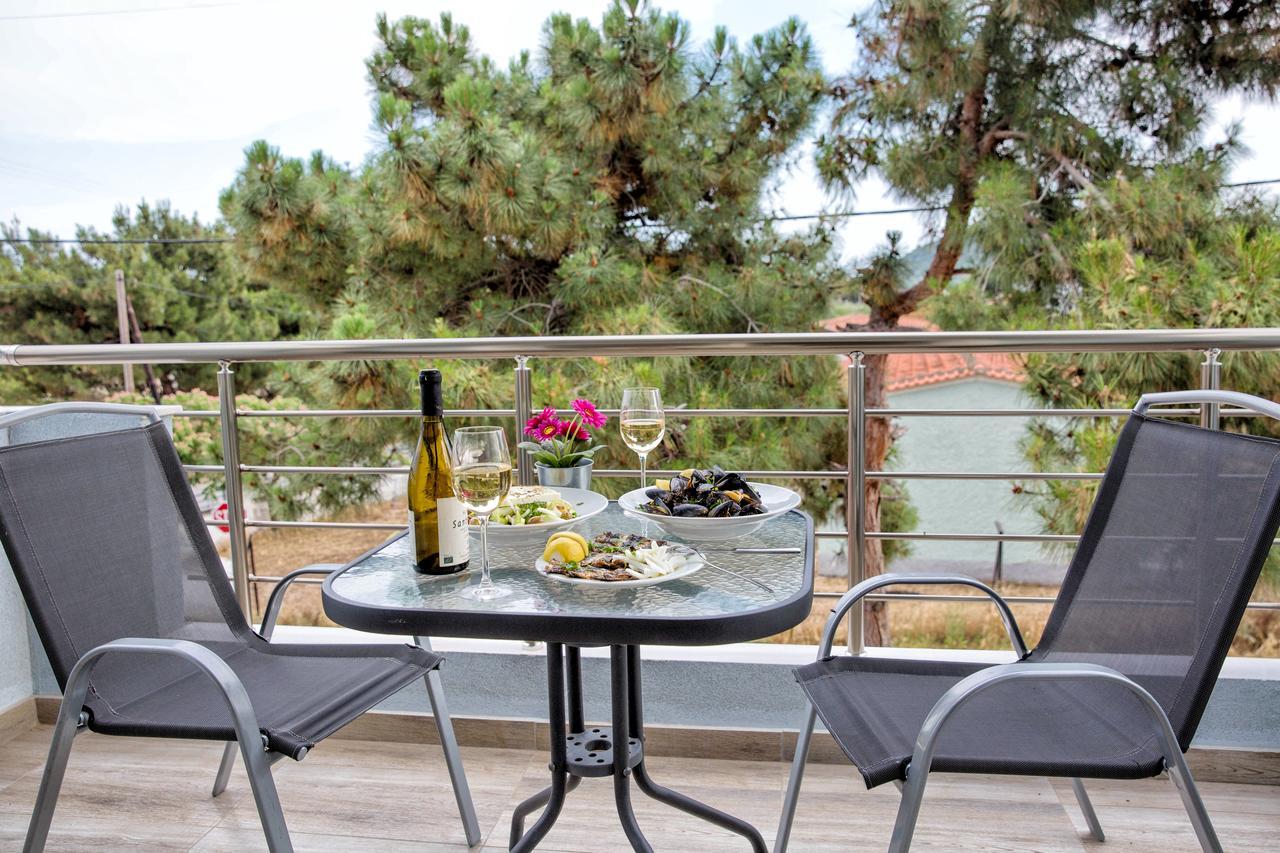 Isalos Suites Néa Péramos Εξωτερικό φωτογραφία