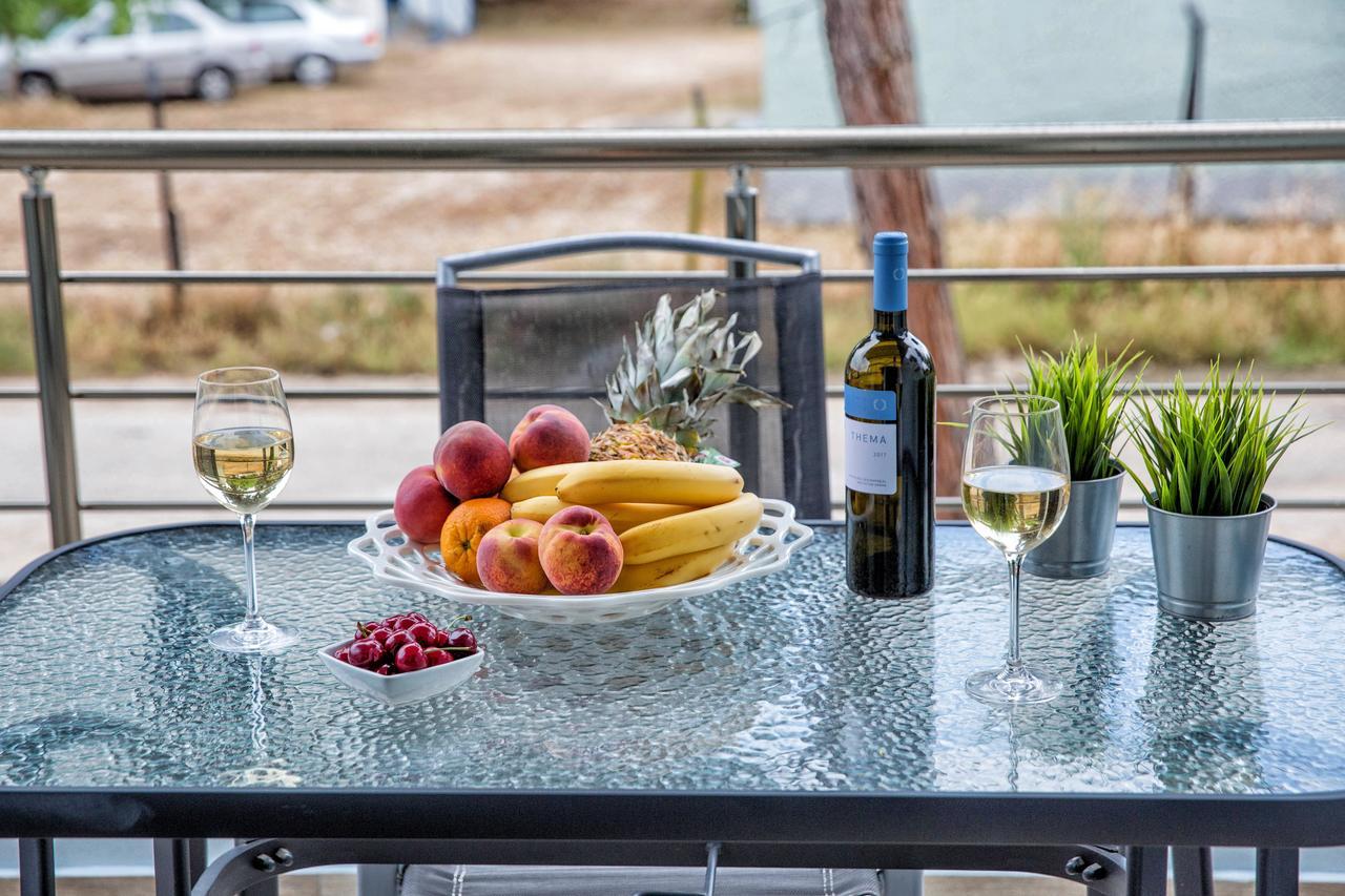 Isalos Suites Néa Péramos Εξωτερικό φωτογραφία