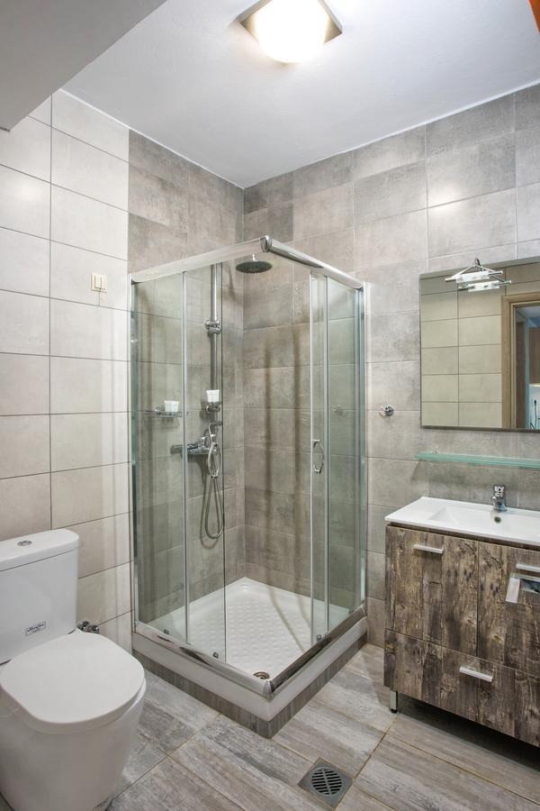 Isalos Suites Néa Péramos Εξωτερικό φωτογραφία