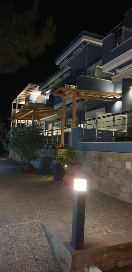 Isalos Suites Néa Péramos Εξωτερικό φωτογραφία