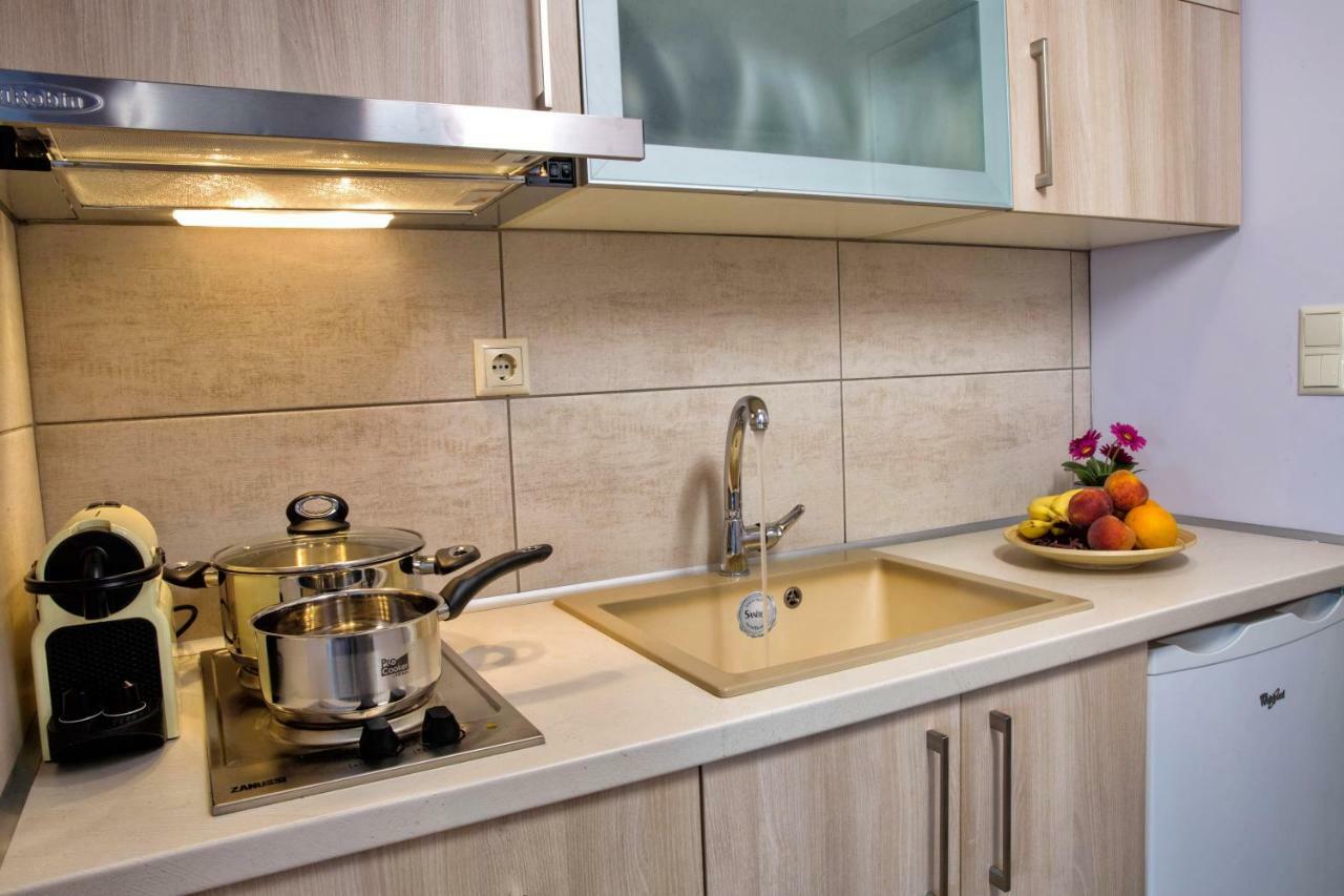 Isalos Suites Néa Péramos Εξωτερικό φωτογραφία